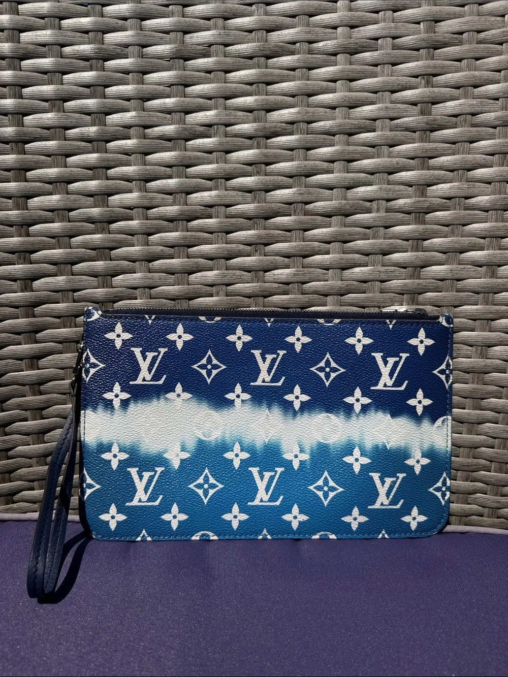 Louis Vuitton Neverfull Escale Wristlet Pouch VGUC - Picture 10 of 11